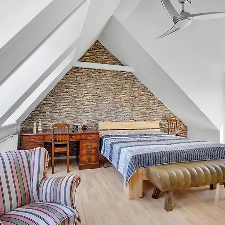 3 Bedroom Gorgeous In 別荘 *