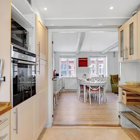 3 Bedroom Gorgeous In 別荘 *