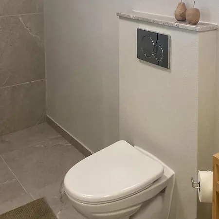 3 Bedroom Gorgeous In 別荘 *
